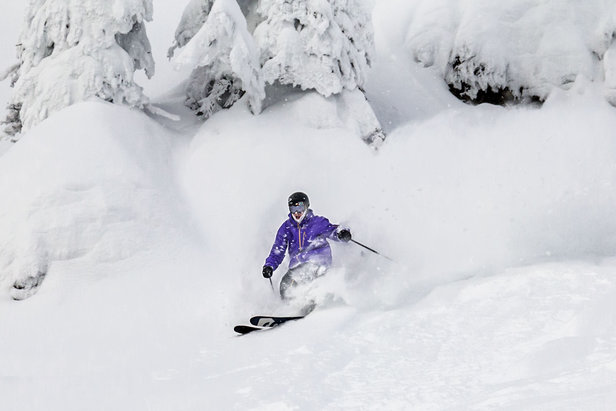 skiing powder